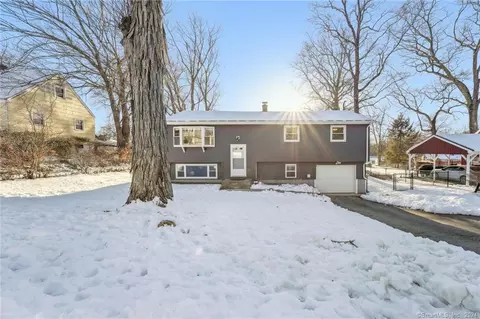 46 Laurel Dr, Montville, CT 06370