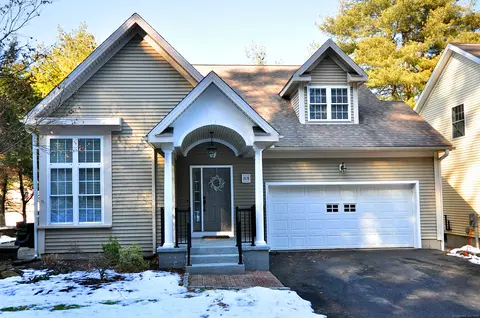 33 Brettonwood Dr #33, Simsbury, CT 06070