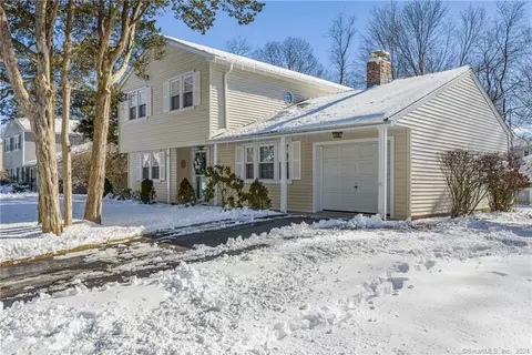 114 Flower Dr, Hamden, CT 06518