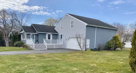 6 Naugatuck St, East Haven, CT 06512