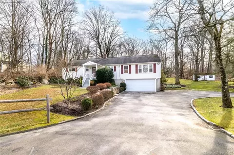 13 Mallory Hill Rd, Ridgefield, CT 06877