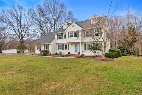 87 Dunbar Ln, Hamden, CT 06514