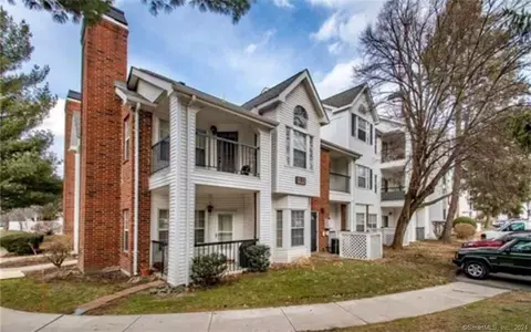 31 High St #3103, East Hartford, CT 06118