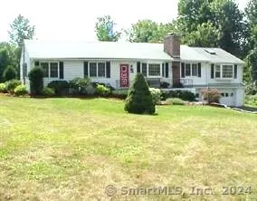12 Paugussett Rd, Newtown, CT 06482
