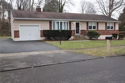 85 Topaz Pl, Stratford, CT 06614