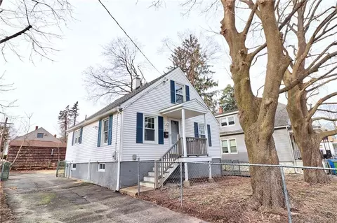 35 Beverly Ave, Waterbury, CT 06704