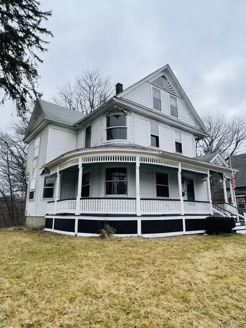4 Charles St, Putnam, CT 06260
