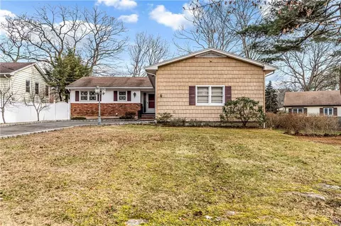 26 Pine Point Dr, Bridgeport, CT 06606