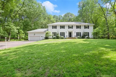 11 Apache Trl, Westport, CT 06880