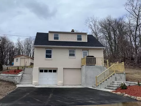 45 Blackman Rd, Waterbury, CT 06704