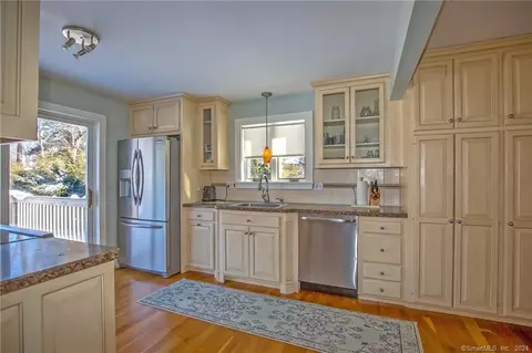 20 Prior Rd, Enfield, CT 06082