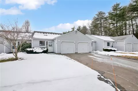 7 Knoll Ln #7, Weatogue, CT 06089