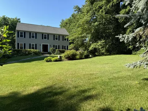 10 Castle Hill Ln, Bridgewater, CT 06752