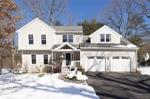 10 Village View Ln, Farmington, CT 06085