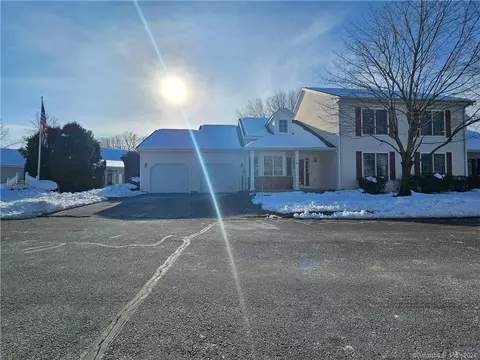 324 Kings Lndg #324, Windsor, CT 06095