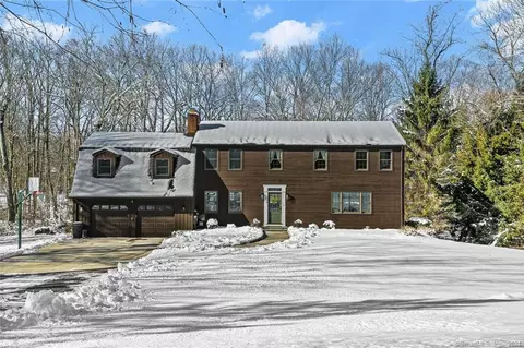 17 Holly Pl, Monroe, CT 06468