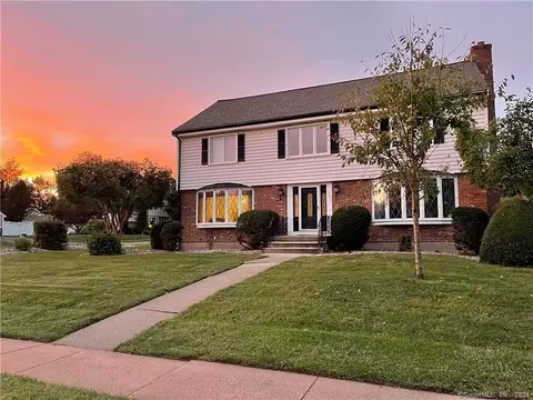127 Old Common Rd, Wethersfield, CT 06109