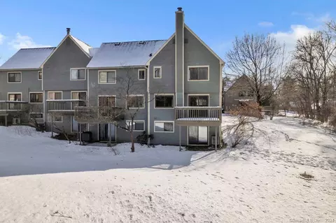 16 Tanager Cir #16, Tariffville, CT 06081
