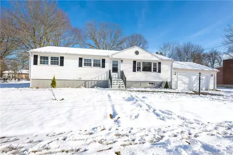 17 Williamson Rd, Hamden, CT 06517