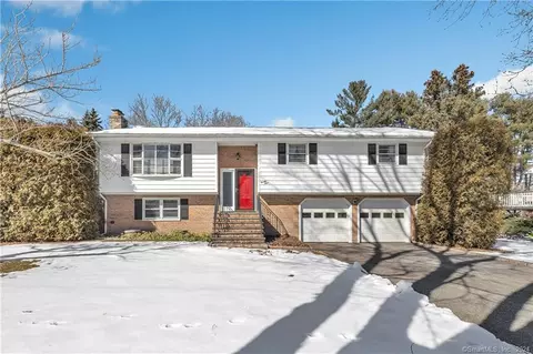 29 Zephyr Rd, Trumbull, CT 06611