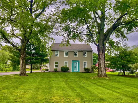 8 Shares Ln #8, South Windsor, CT 06074