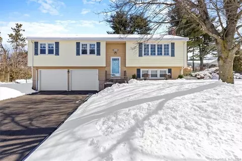 133 Briarwood Dr, Manchester, CT 06040
