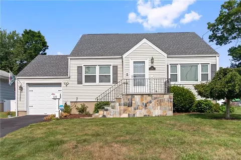 114 Pasadena Ave, Stratford, CT 06614