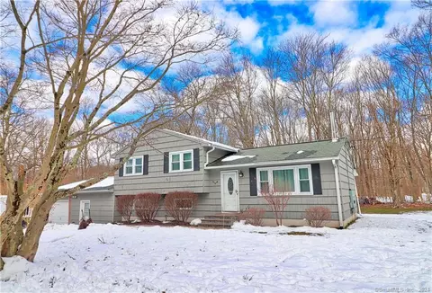39 Ryegate Ter, Monroe, CT 06468
