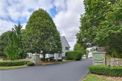 15 Village Dr #15, Trumbull, CT 06611