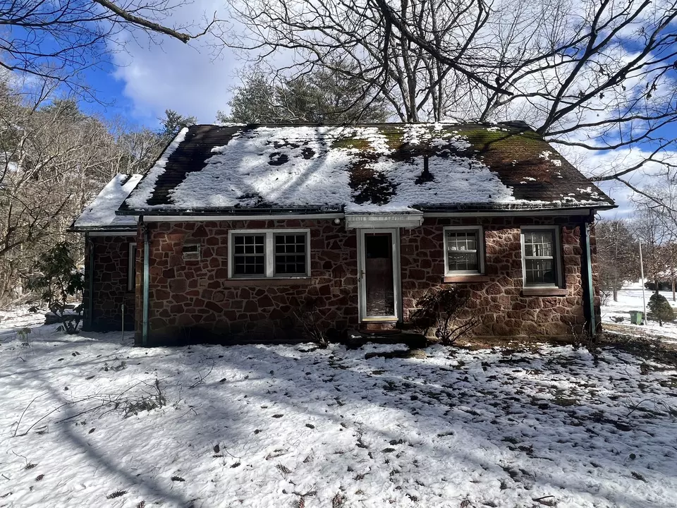 72 Lawrence Ave, Avon, CT 06001 36 Photos Movoto