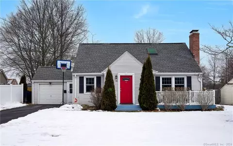 18 Sunset Rd, Newington, CT 06111