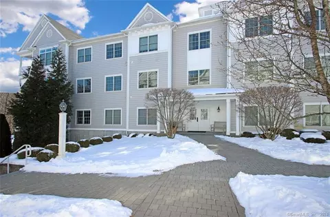 221 Still Water Cir #221, Brookfield, CT 06804