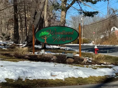90 Woodland Dr #90, Cromwell, CT 06416