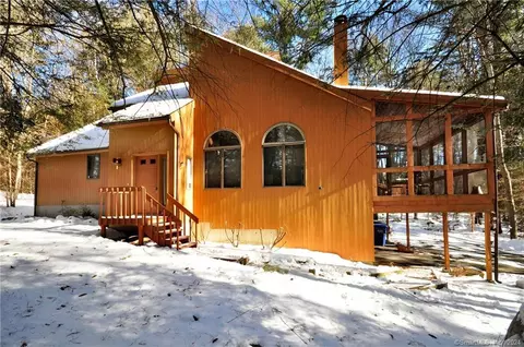 15 Chatham Ct, Goshen, CT 06756