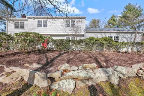69 Ledgewood Dr E, Weston, CT 06883