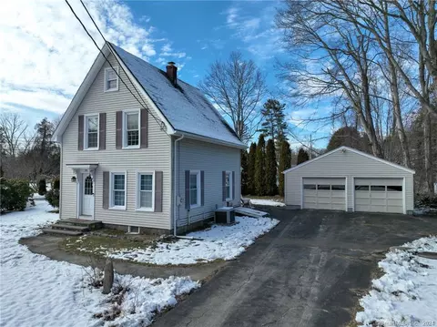 28 Daboll Rd, Groton, CT 06340