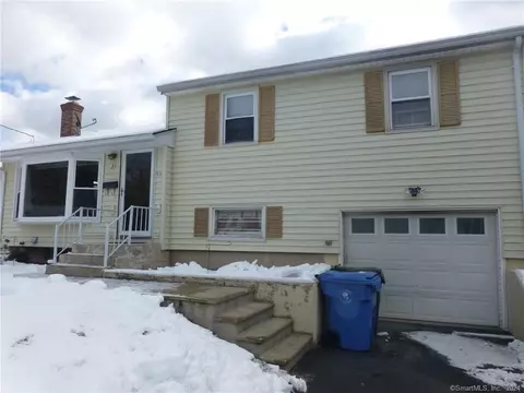 25 Fairground Cir, Norwich, CT 06360