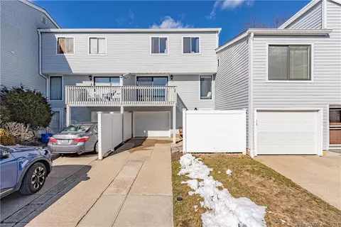 307 Walden Green Rd #307, Branford, CT 06405