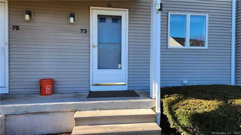73 Sunrise Cir #73, Newington, CT 06111