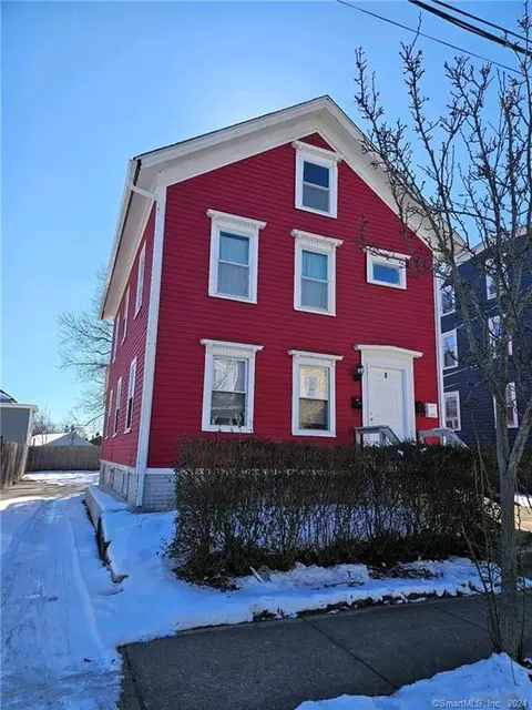 8 Home St, New London, CT 06320