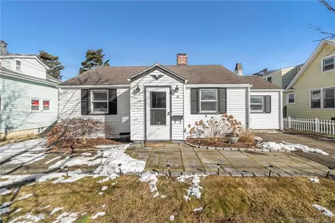 6 Harris St, Norwalk, CT 06850