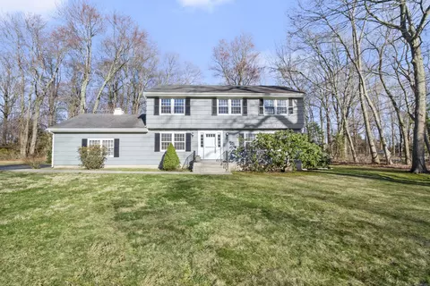 240 Lantern Rd, Stratford, CT 06614