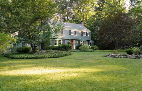 7 Sunset Hill Rd, Simsbury, CT 06070