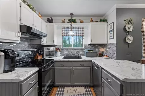 314 Heritage Vlg #E, Southbury, CT 06488