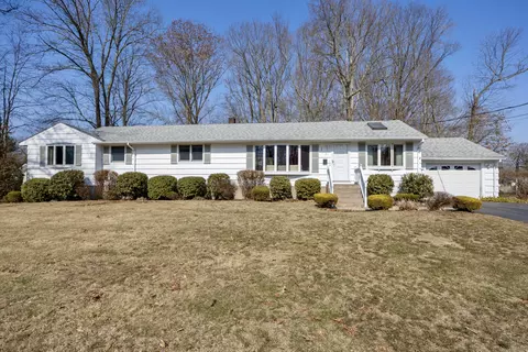 29 Shaw Dr, North Haven, CT 06473