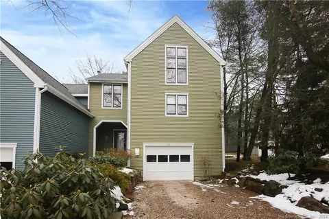 33 Farm Dr #33, Farmington, CT 06032