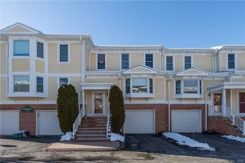 11 Saint John St #D9, North Haven, CT 06473