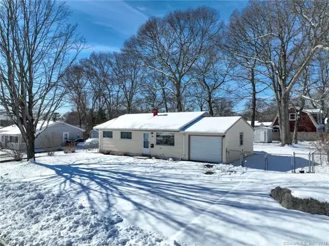30 Harvard Ln, Groton, CT 06355