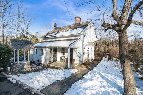 37 Saint Marys Ln, Norwalk, CT 06851