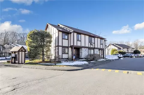 160 Foxwood Close Close #160, Milford, CT 06461